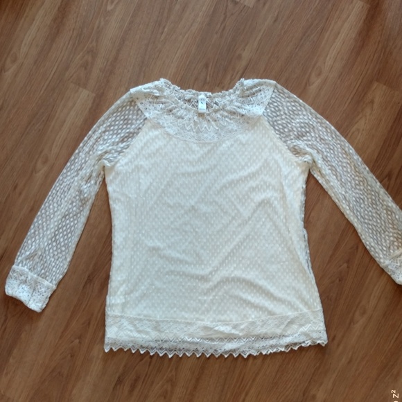 BELLE BIRD Cream Lace Blouse - Picture 2 of 5
